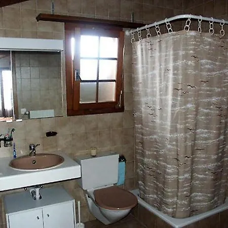 Апартаменты Saanen Sleeps 6 Wifi