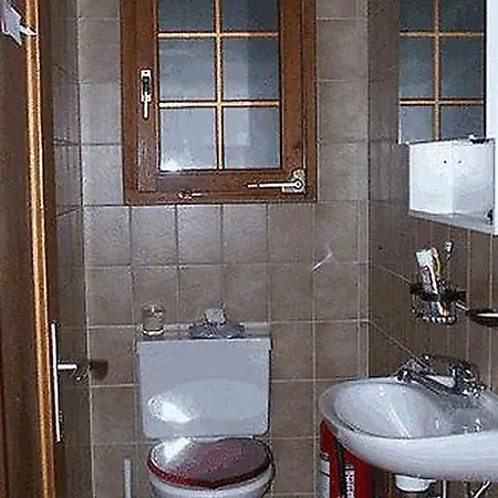Апартаменты Saanen Sleeps 6 Wifi