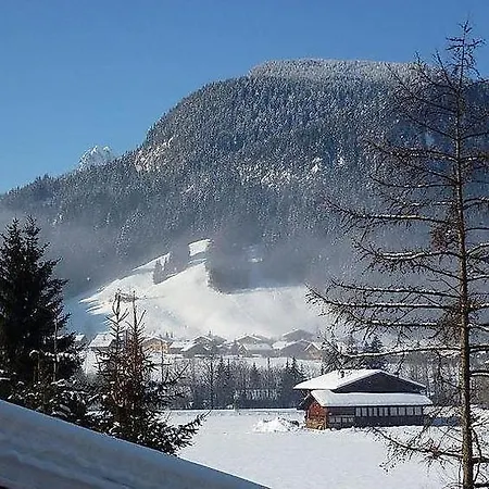 Апартаменты Saanen Sleeps 6 Wifi